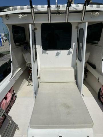 1990 Shamrock pilothouse 25