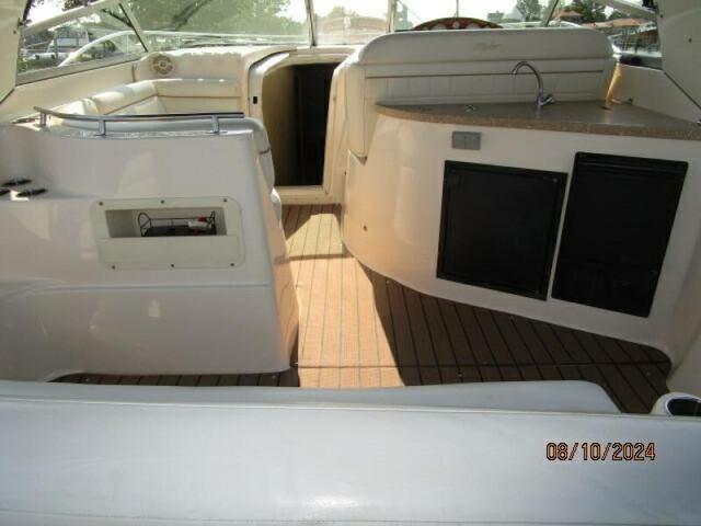 2005 Rinker fiesta vee 342