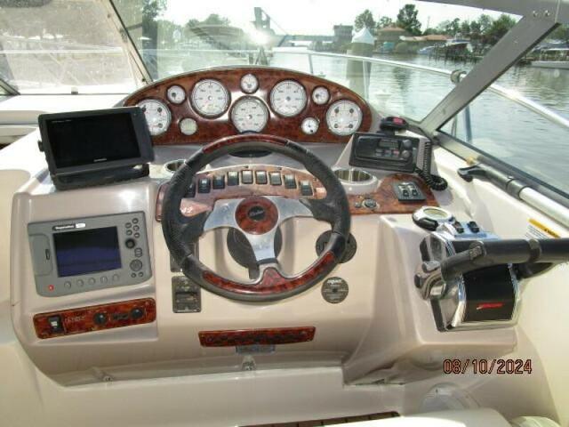 2005 Rinker fiesta vee 342