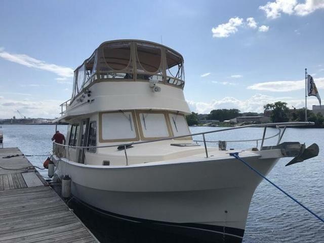 2004 Mainship 400 trawler