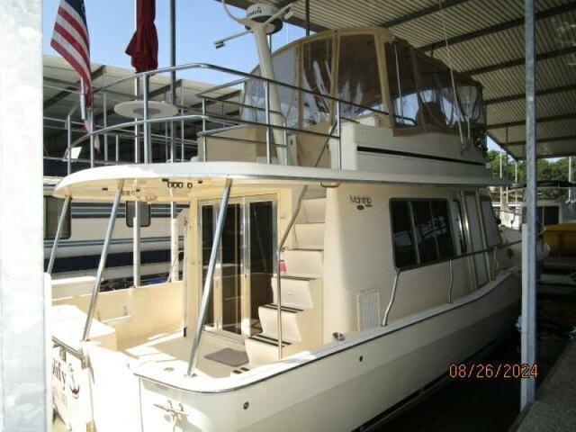 2004 Mainship 400 trawler