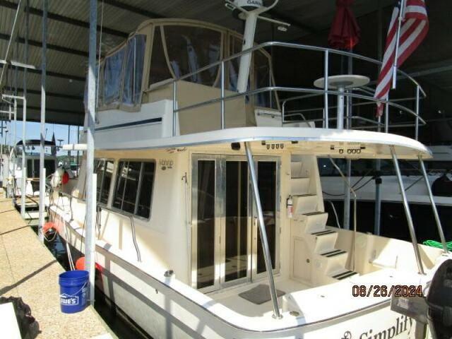 2004 Mainship 400 trawler