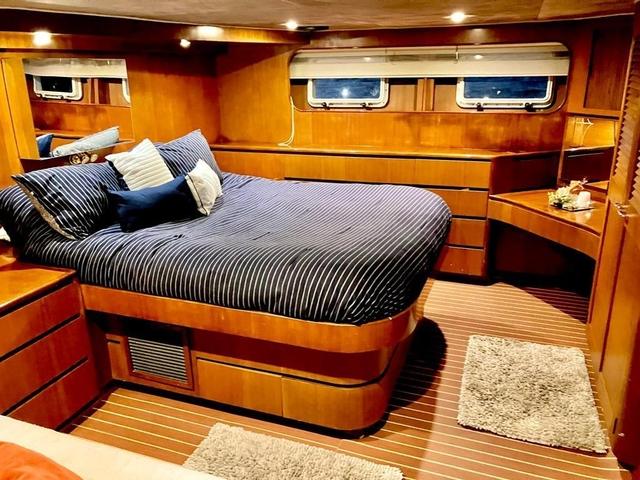 1992 Cheoy Lee fly bridge motor yacht