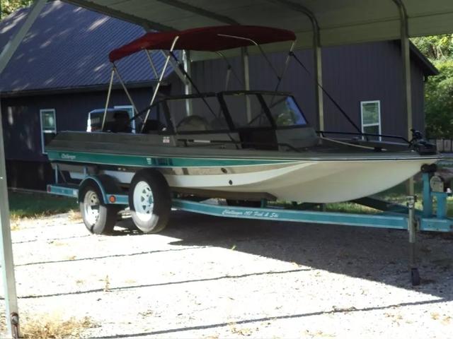 1992 Challenger Boats fish and ski 197