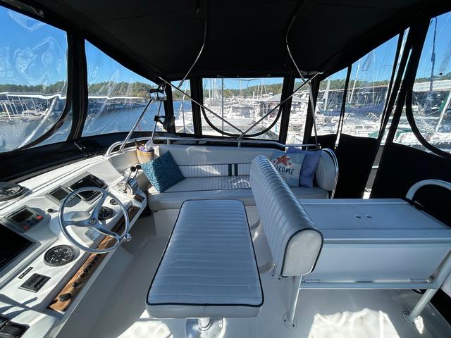 2000 Mainship 390